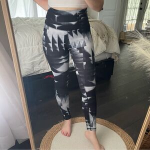Reebok Lux Studio Women’s XS Black White Bold 2.0 Leggings High Rise